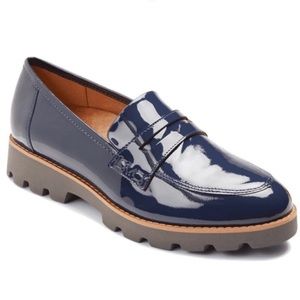 Vionic Cheryl Penny Patent Navy Lug Sole Loafers / Size 9